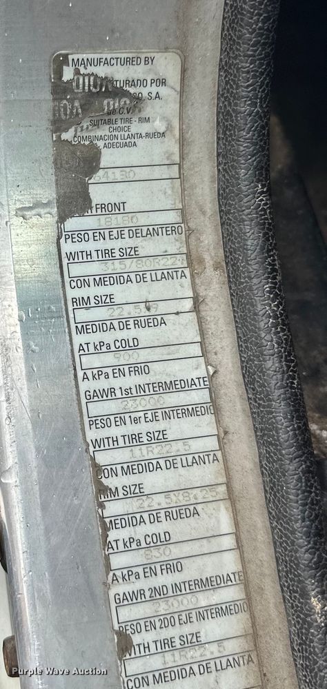 image for item EL0067 2008 Peterbilt PB320 refuse truck