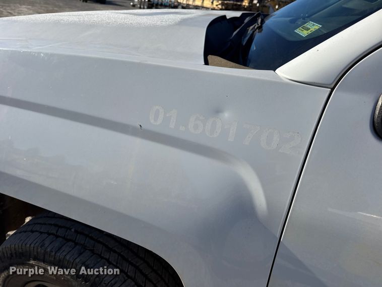 image for item EN0707 2017 Chevrolet Silverado 2500HD Double Cab pickup truck