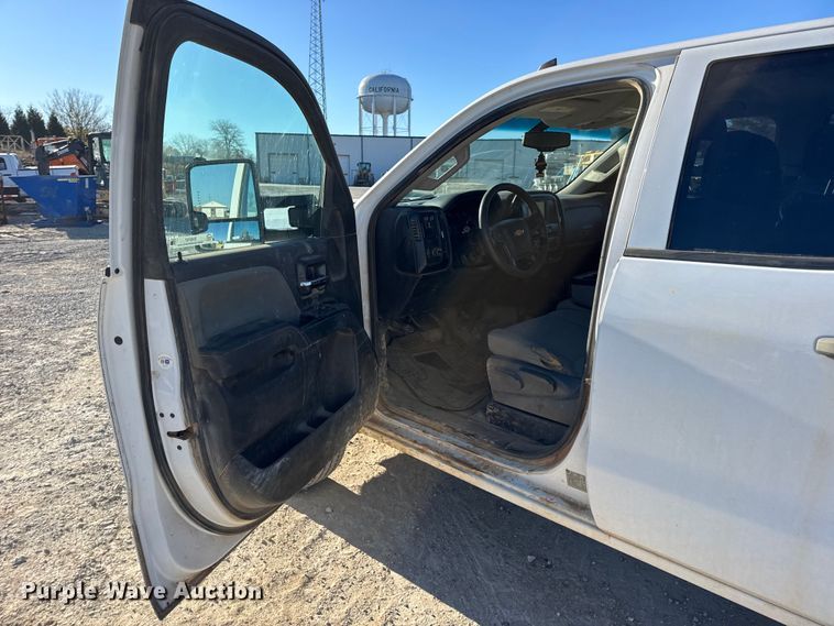 image for item EN0707 2017 Chevrolet Silverado 2500HD Double Cab pickup truck