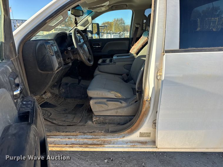 image for item EN0707 2017 Chevrolet Silverado 2500HD Double Cab pickup truck