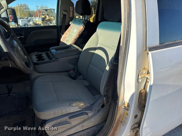 image for item EN0707 2017 Chevrolet Silverado 2500HD Double Cab pickup truck