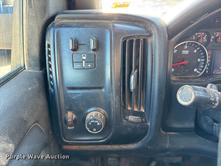 image for item EN0707 2017 Chevrolet Silverado 2500HD Double Cab pickup truck