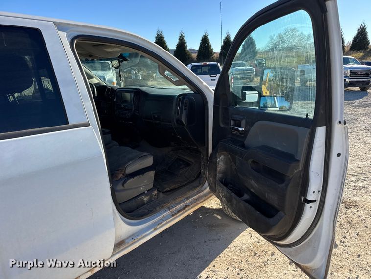 image for item EN0707 2017 Chevrolet Silverado 2500HD Double Cab pickup truck