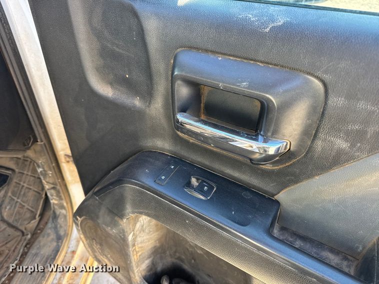 image for item EN0707 2017 Chevrolet Silverado 2500HD Double Cab pickup truck