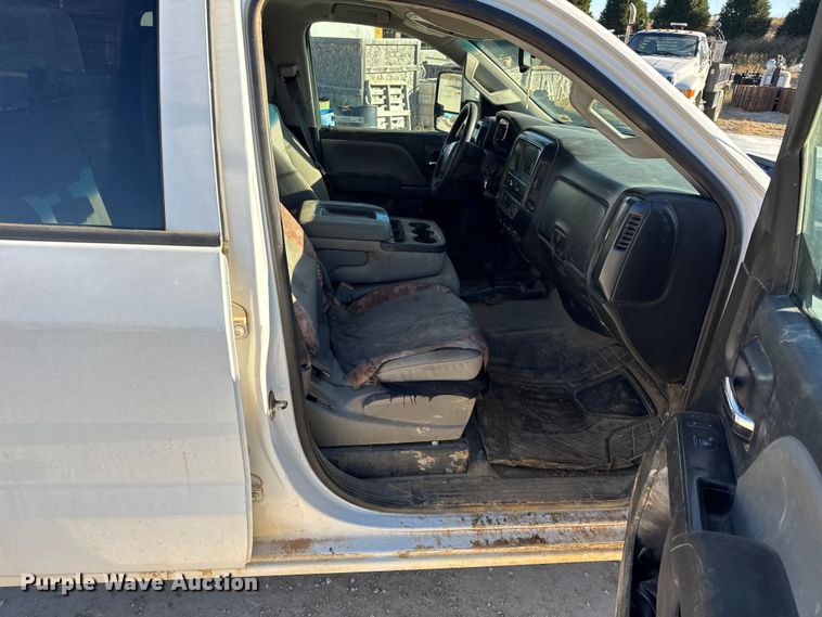 image for item EN0707 2017 Chevrolet Silverado 2500HD Double Cab pickup truck