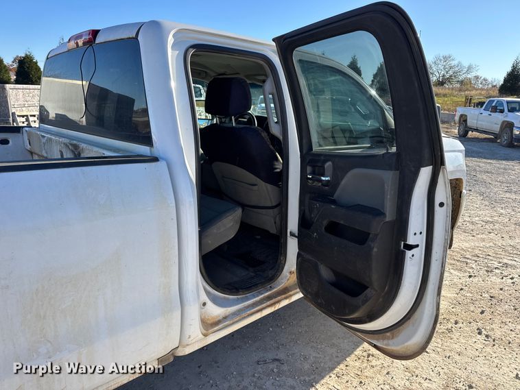 image for item EN0707 2017 Chevrolet Silverado 2500HD Double Cab pickup truck