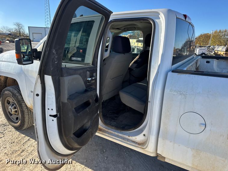 image for item EN0707 2017 Chevrolet Silverado 2500HD Double Cab pickup truck