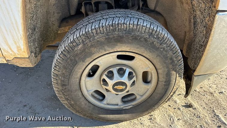 image for item EN0707 2017 Chevrolet Silverado 2500HD Double Cab pickup truck