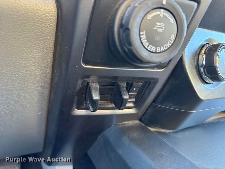 image for item EN0708 2020 Ford F150 XLT SuperCrew pickup truck