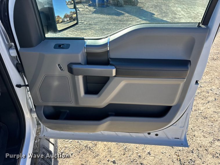 image for item EN0708 2020 Ford F150 XLT SuperCrew pickup truck