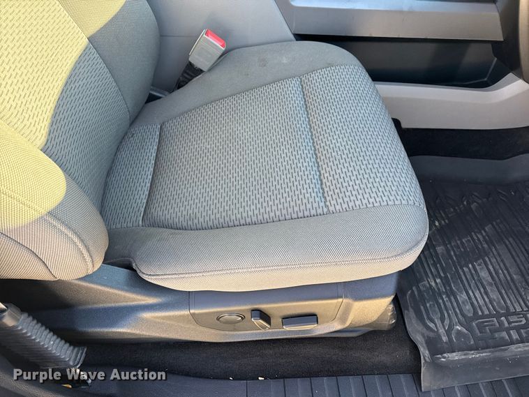 image for item EN0708 2020 Ford F150 XLT SuperCrew pickup truck