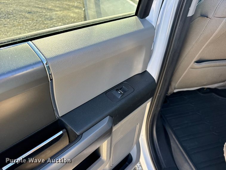 image for item EN0708 2020 Ford F150 XLT SuperCrew pickup truck