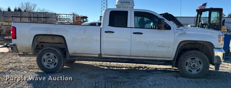 image for item EN0709 2017 GMC Sierra 2500HD Double Cab pickup truck