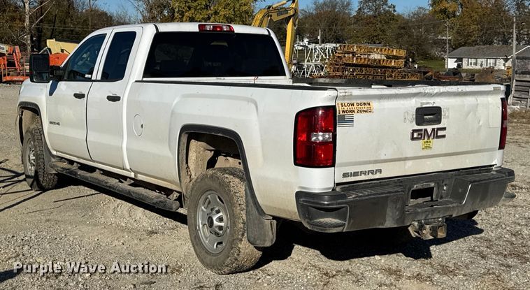 image for item EN0709 2017 GMC Sierra 2500HD Double Cab pickup truck