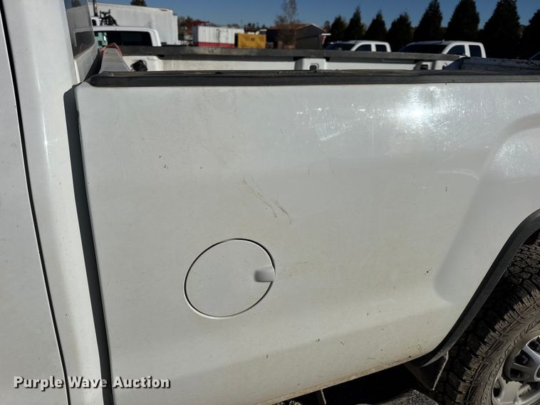 image for item EN0709 2017 GMC Sierra 2500HD Double Cab pickup truck