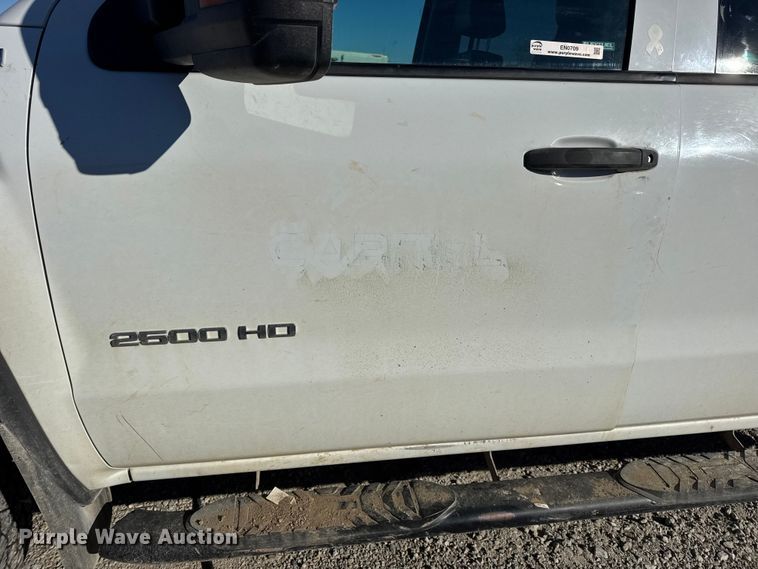 image for item EN0709 2017 GMC Sierra 2500HD Double Cab pickup truck