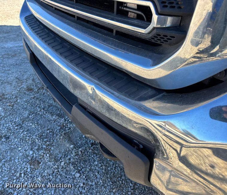 image for item EN0709 2017 GMC Sierra 2500HD Double Cab pickup truck