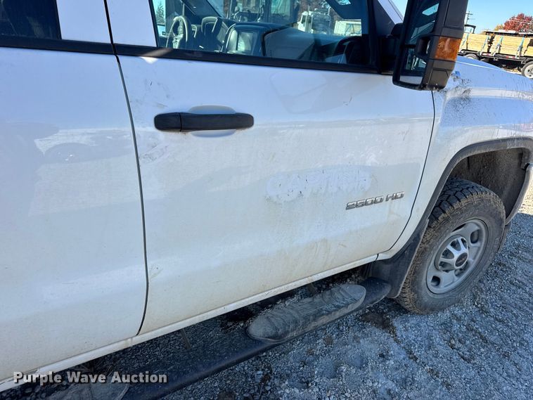 image for item EN0709 2017 GMC Sierra 2500HD Double Cab pickup truck