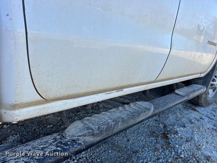 image for item EN0709 2017 GMC Sierra 2500HD Double Cab pickup truck