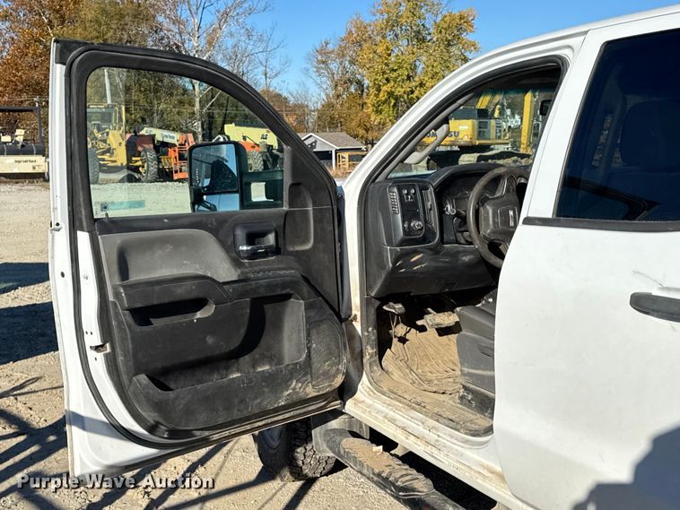 image for item EN0709 2017 GMC Sierra 2500HD Double Cab pickup truck