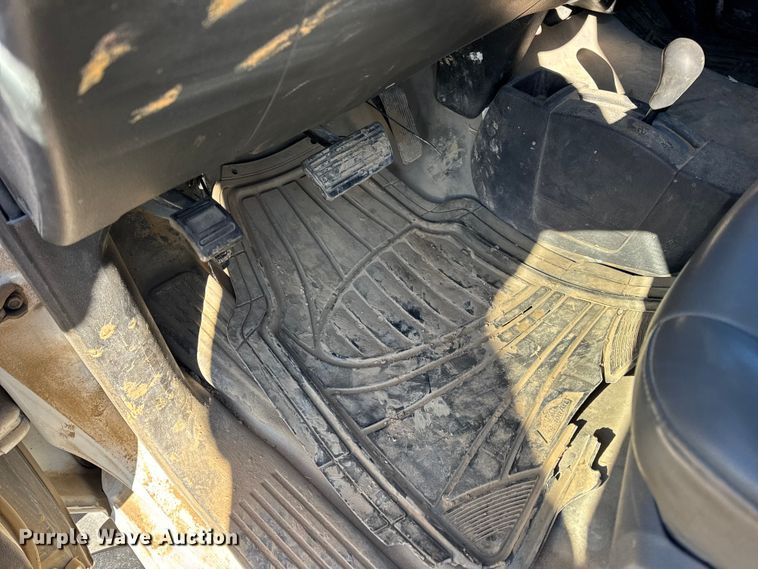 image for item EN0709 2017 GMC Sierra 2500HD Double Cab pickup truck