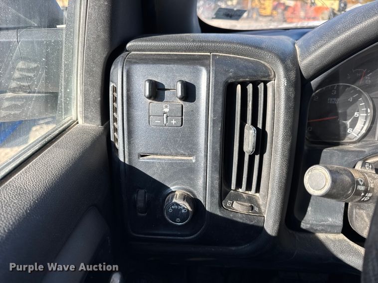 image for item EN0709 2017 GMC Sierra 2500HD Double Cab pickup truck