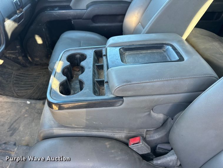 image for item EN0709 2017 GMC Sierra 2500HD Double Cab pickup truck