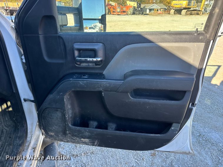 image for item EN0709 2017 GMC Sierra 2500HD Double Cab pickup truck