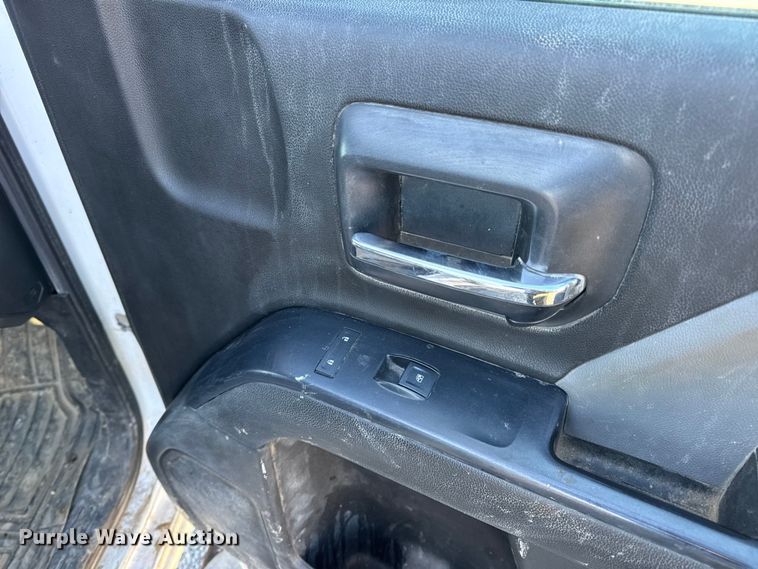 image for item EN0709 2017 GMC Sierra 2500HD Double Cab pickup truck