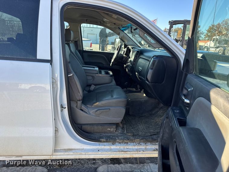 image for item EN0709 2017 GMC Sierra 2500HD Double Cab pickup truck