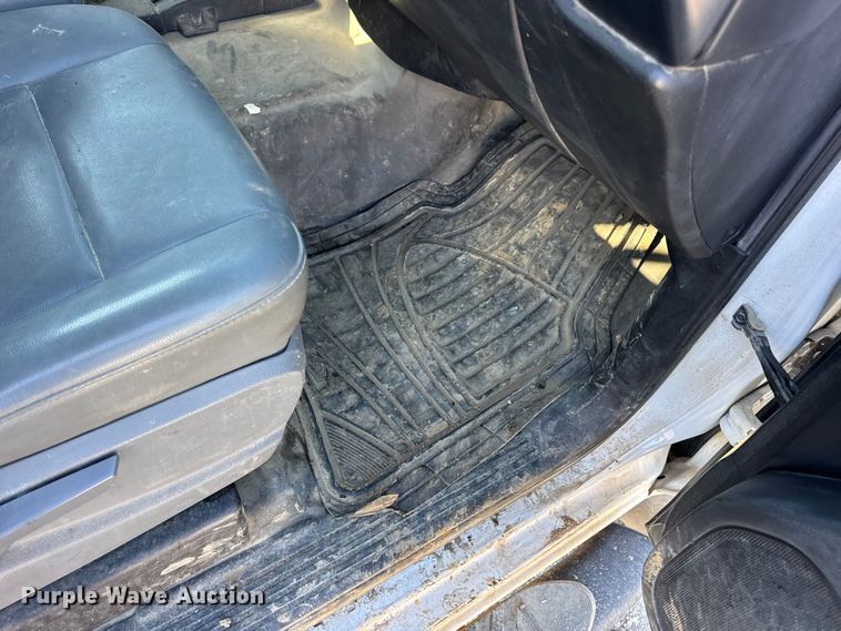 image for item EN0709 2017 GMC Sierra 2500HD Double Cab pickup truck