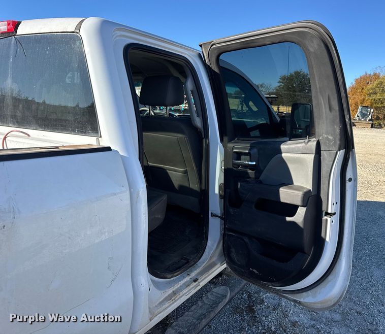 image for item EN0709 2017 GMC Sierra 2500HD Double Cab pickup truck