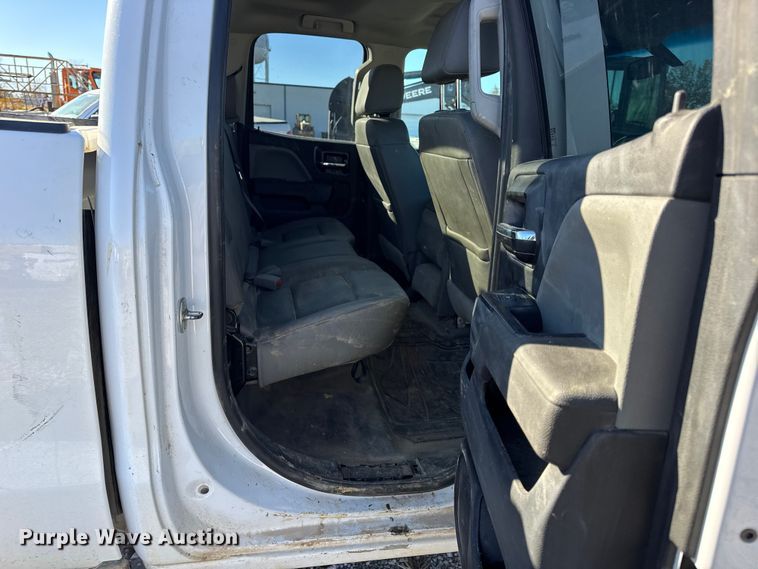 image for item EN0709 2017 GMC Sierra 2500HD Double Cab pickup truck