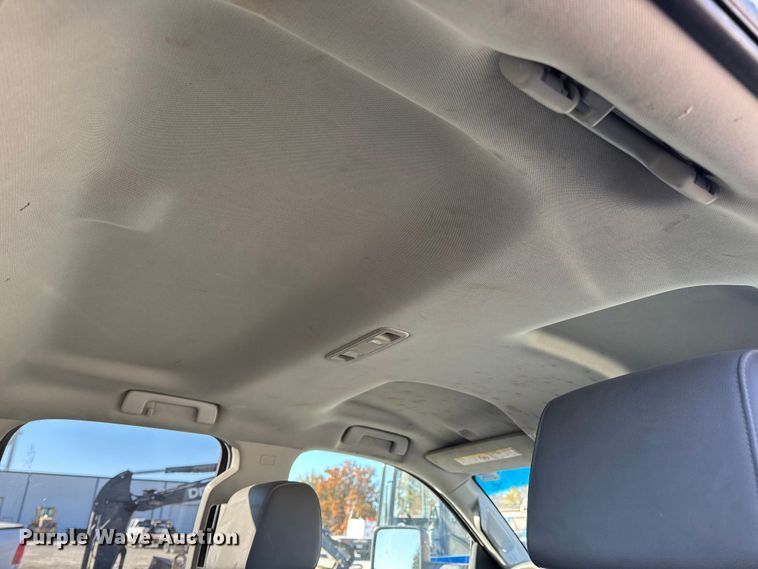 image for item EN0709 2017 GMC Sierra 2500HD Double Cab pickup truck