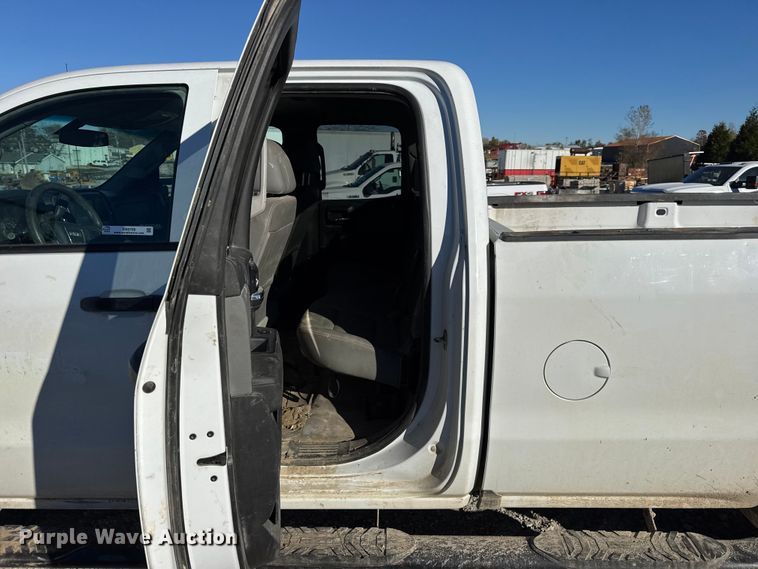 image for item EN0709 2017 GMC Sierra 2500HD Double Cab pickup truck