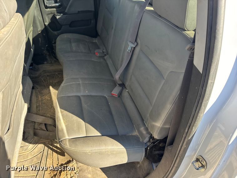 image for item EN0709 2017 GMC Sierra 2500HD Double Cab pickup truck