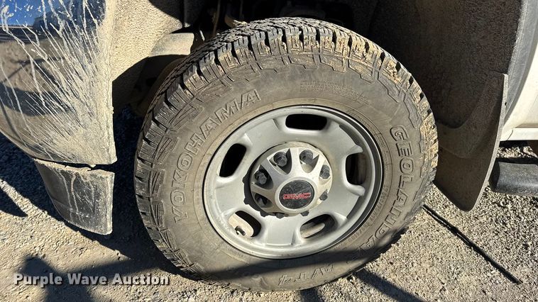 image for item EN0709 2017 GMC Sierra 2500HD Double Cab pickup truck