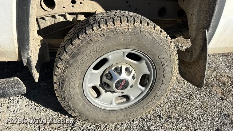 image for item EN0709 2017 GMC Sierra 2500HD Double Cab pickup truck