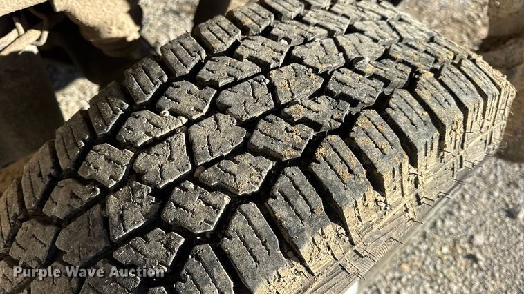 image for item EN0709 2017 GMC Sierra 2500HD Double Cab pickup truck