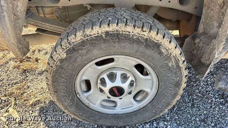 image for item EN0709 2017 GMC Sierra 2500HD Double Cab pickup truck