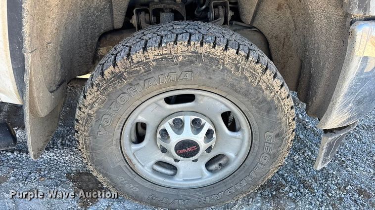 image for item EN0709 2017 GMC Sierra 2500HD Double Cab pickup truck