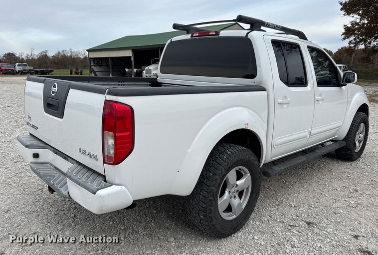image for item EN0718 2006 Nissan Frontier LE Crew Cab pickup truck