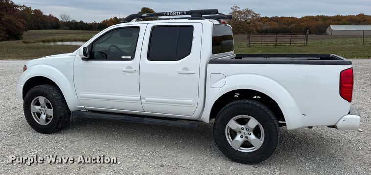 image for item EN0718 2006 Nissan Frontier LE Crew Cab pickup truck