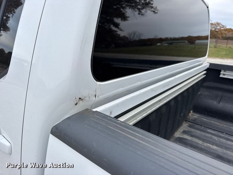 image for item EN0718 2006 Nissan Frontier LE Crew Cab pickup truck