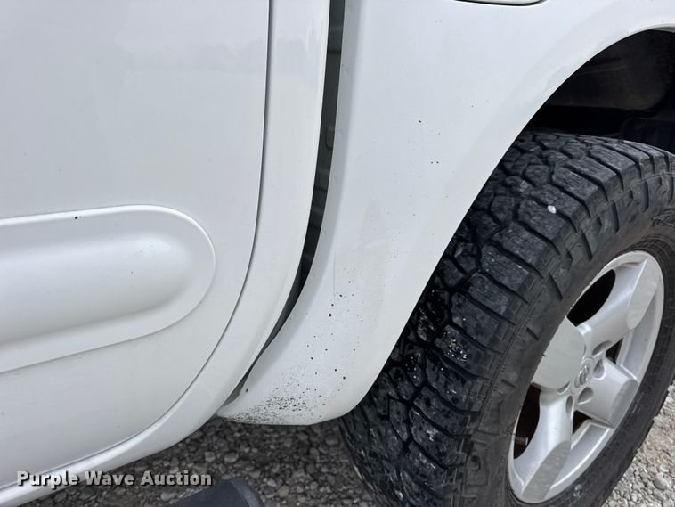 image for item EN0718 2006 Nissan Frontier LE Crew Cab pickup truck