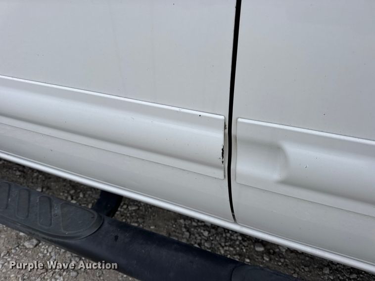 image for item EN0718 2006 Nissan Frontier LE Crew Cab pickup truck