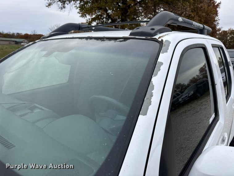 image for item EN0718 2006 Nissan Frontier LE Crew Cab pickup truck