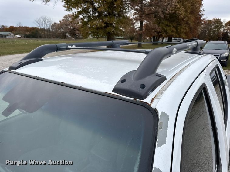 image for item EN0718 2006 Nissan Frontier LE Crew Cab pickup truck