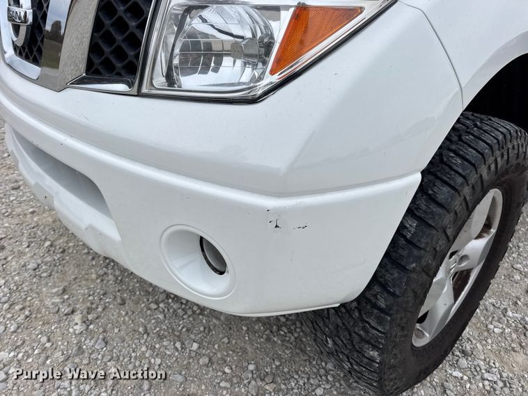 image for item EN0718 2006 Nissan Frontier LE Crew Cab pickup truck