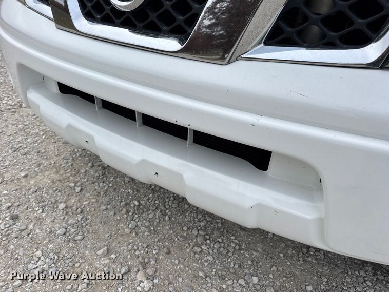 image for item EN0718 2006 Nissan Frontier LE Crew Cab pickup truck